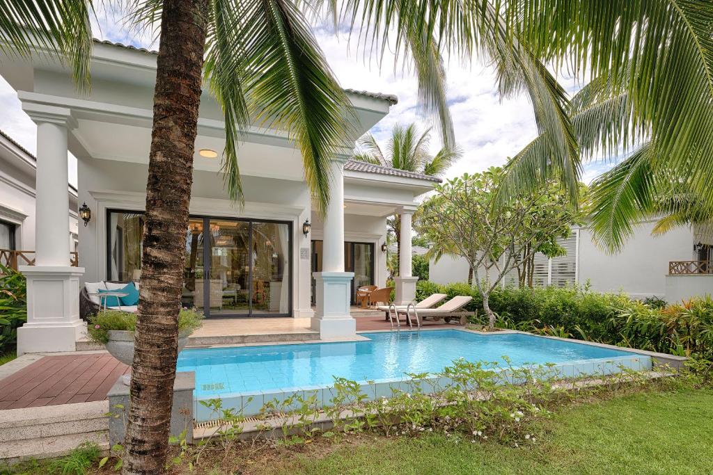 TWO BEDROOM VILLA LAKE VIEW WITH PRIVATE POOL